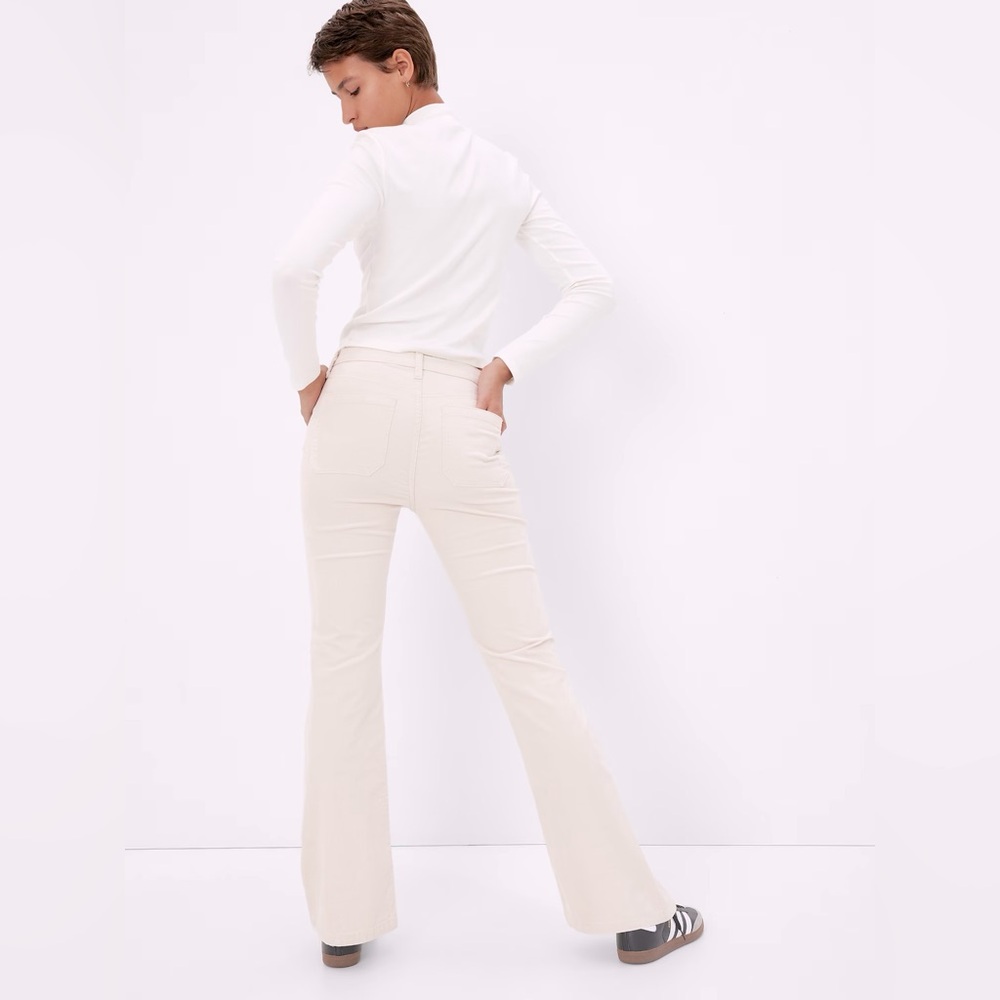 Gap corduroy 70s flare leg white pants size 0